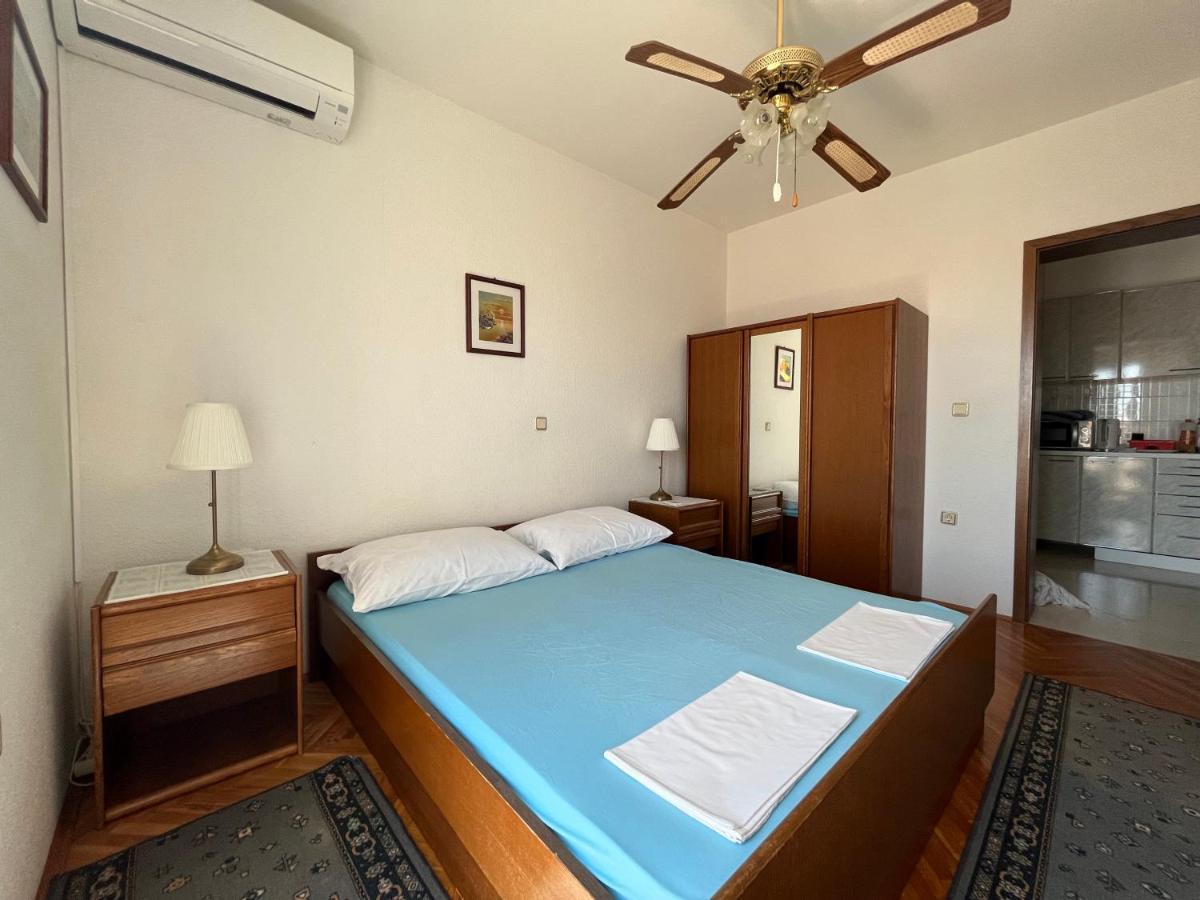 Apartments Vuksan Rab Town Bagian luar foto