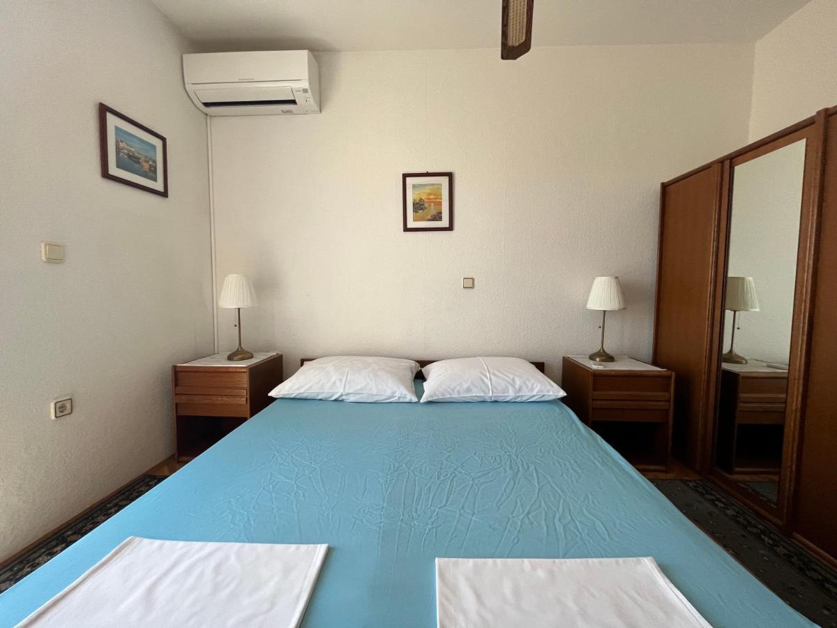Apartments Vuksan Rab Town Bagian luar foto