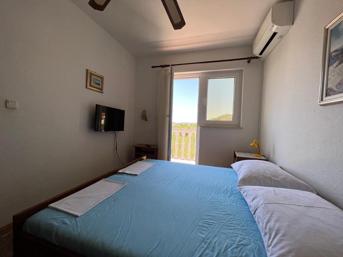 Apartments Vuksan Rab Town Bagian luar foto