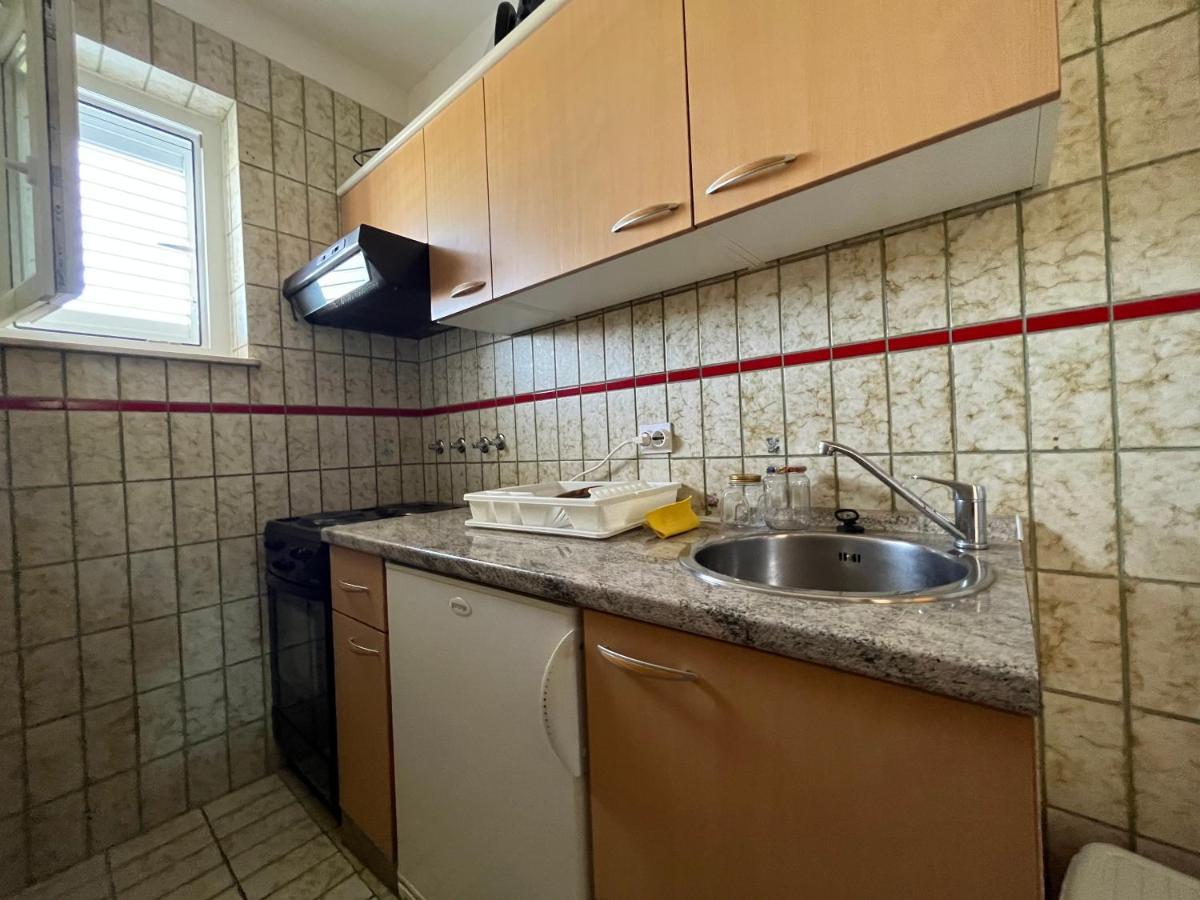 Apartments Vuksan Rab Town Bagian luar foto