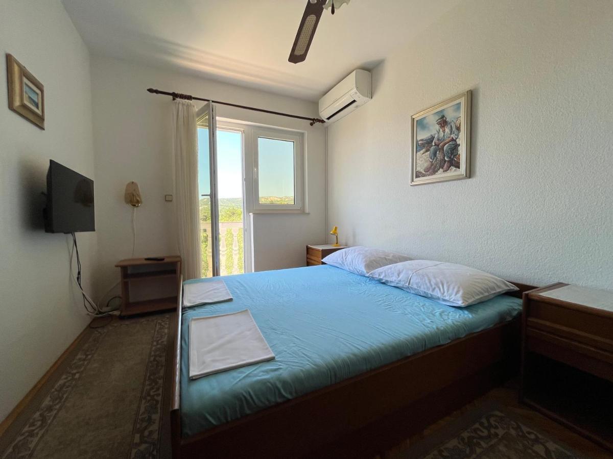 Apartments Vuksan Rab Town Bagian luar foto